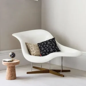 Eames La Chaise Accent