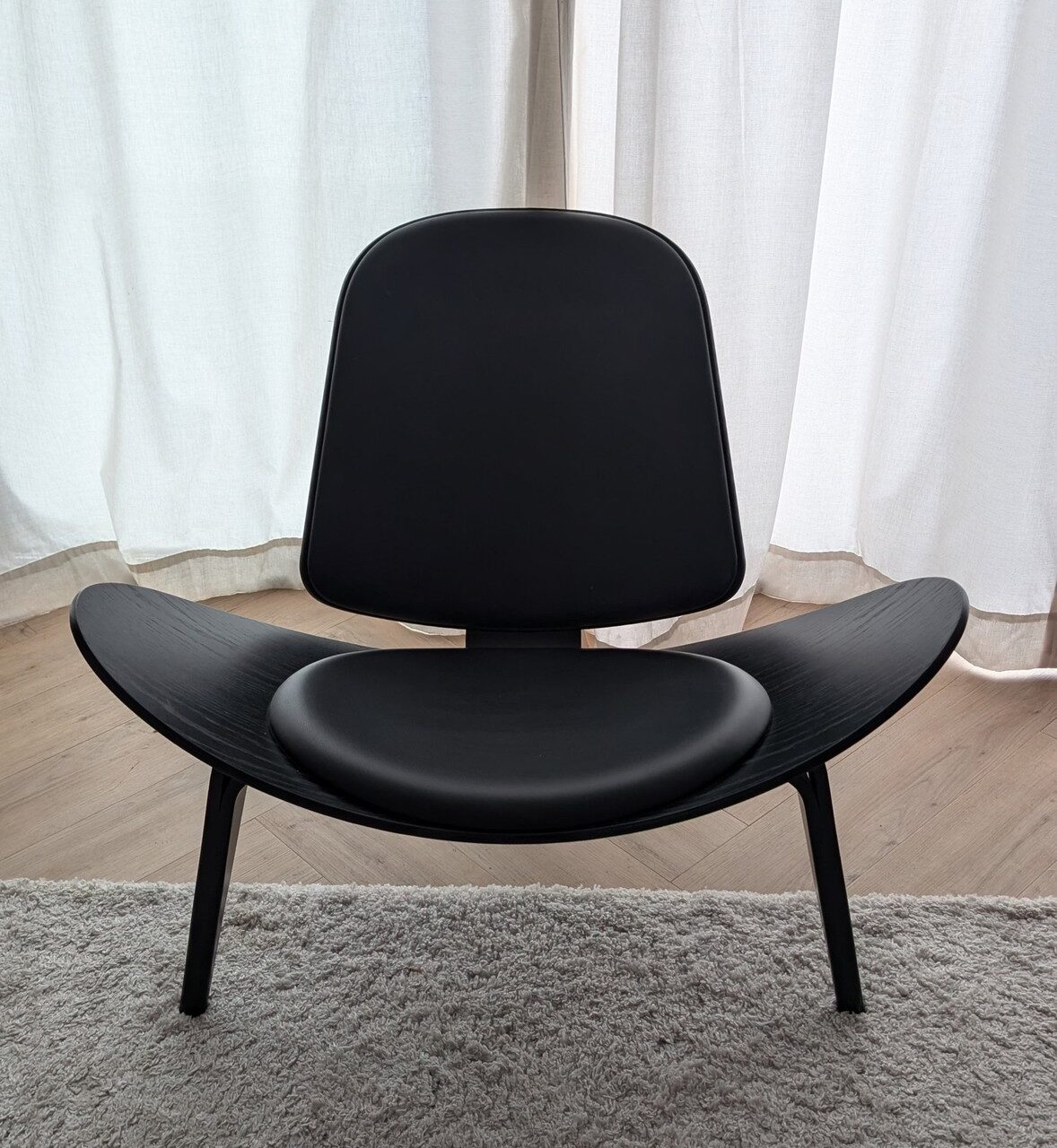 Buy Luxury Double Black Hotel Shell Lounge Chair | Mi-Silla